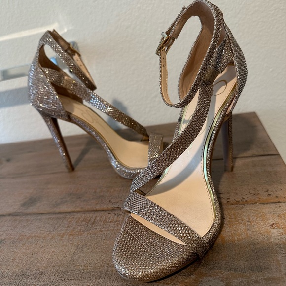 Heels - Picture 4 of 7